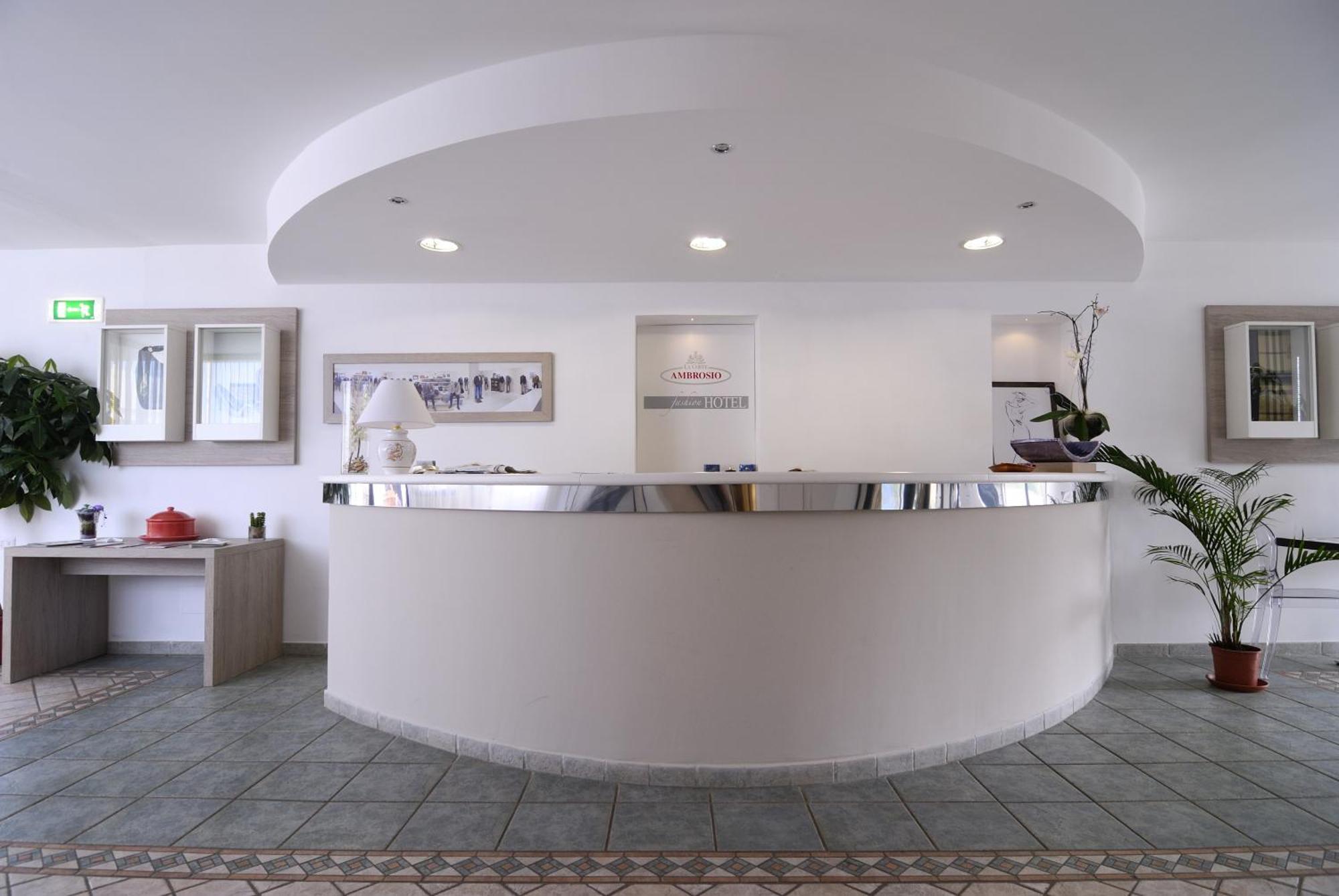 Hotel Ambrosio La Corte Olbia Buitenkant foto