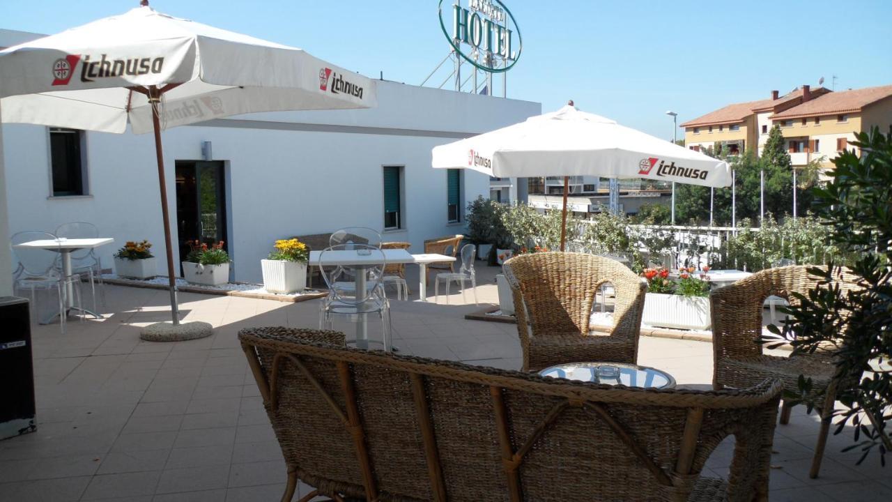 Hotel Ambrosio La Corte Olbia Buitenkant foto